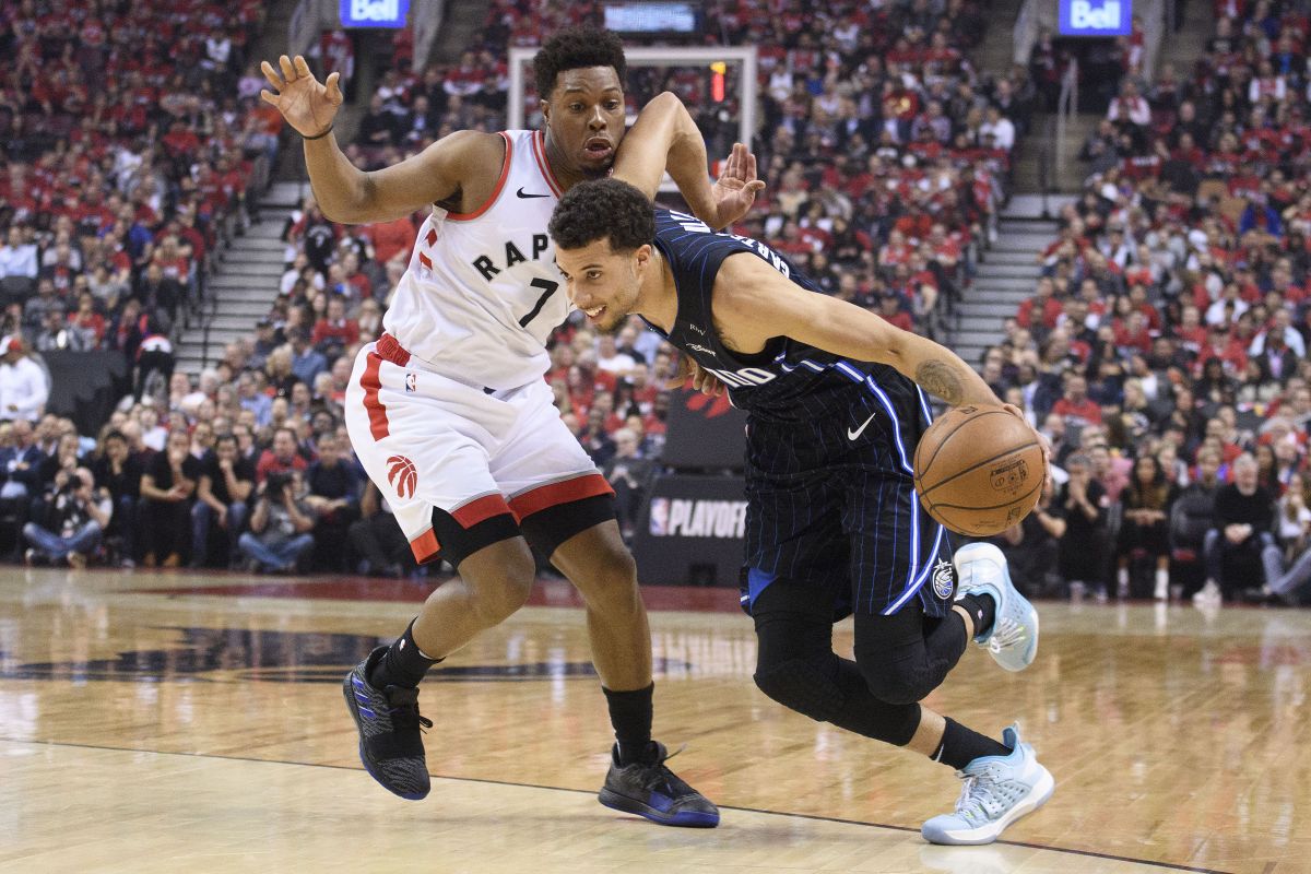 Leonard pimpin Raptors bikin kedudukan sama kuat 1-1 dengan Magic