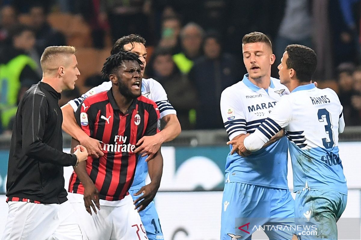 Insiden rayakan kemenangan, tiga pemain Milan dan Lazio terkena denda Rp159 Juta