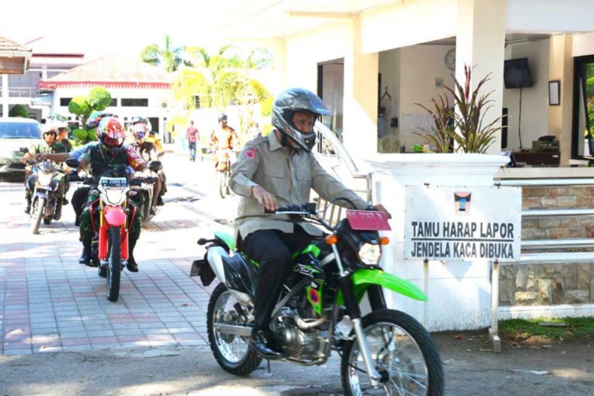 Wali Kota Padang gunakan sepeda motor pantau pemilu 2019