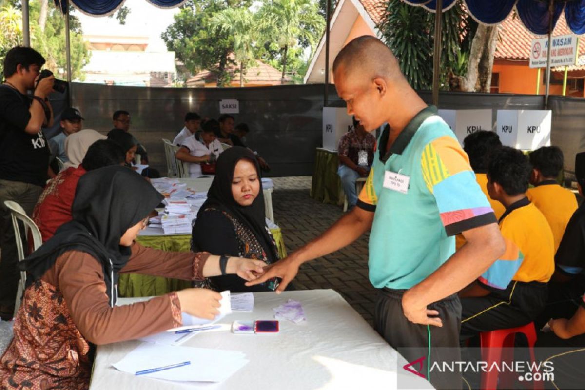Several hundred mentally ill people cast ballot in East Jakarta