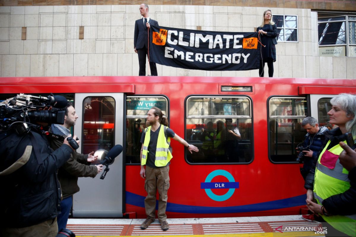 Seribu orang ditangkap akibat protes perubahan iklim di Inggris