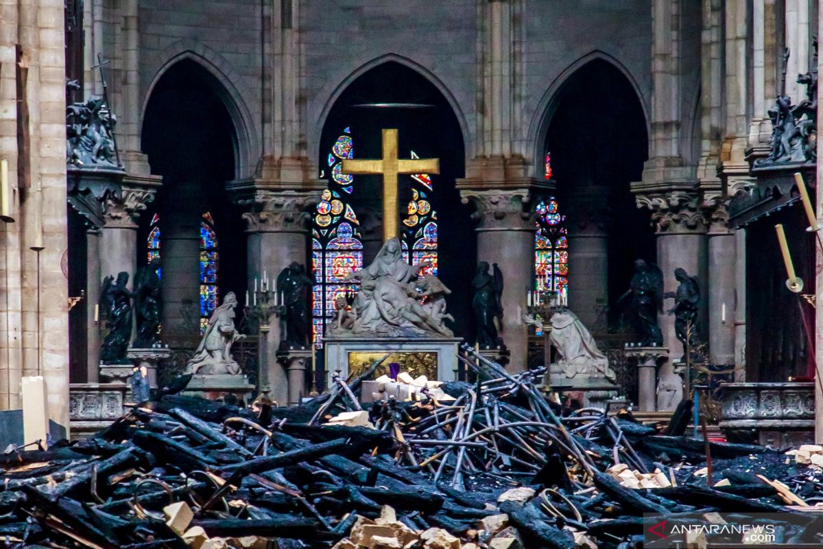 Ayam jantan tembaga dari menara Katedral Notre-Dame akan dipamerkan ke publik