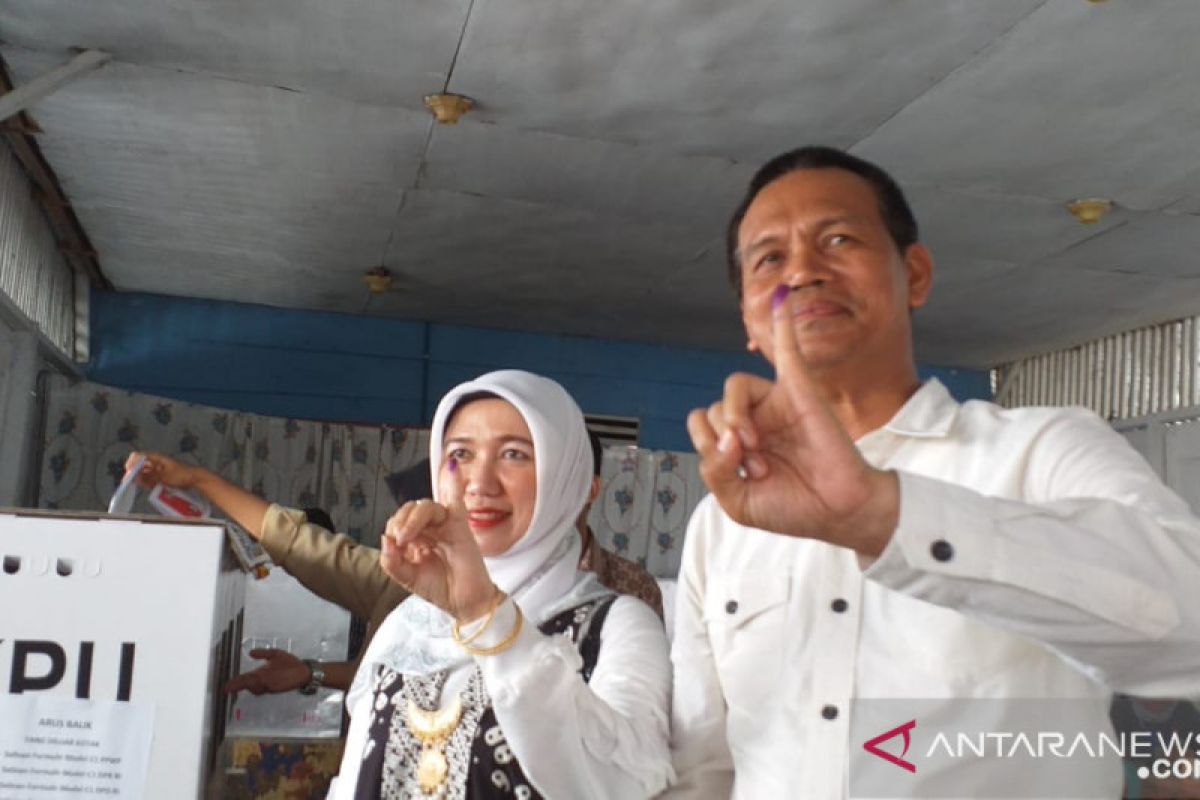 Wako Pariaman berikan hak suara di TPS 002 Kampung Jawa II