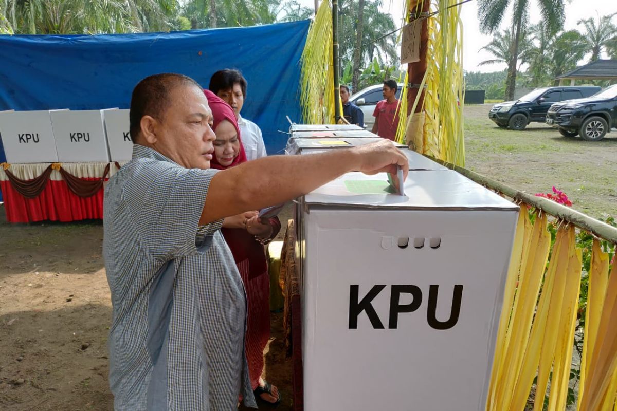 Pemilu 2019: Bupati Langkat berikan hak suaranya