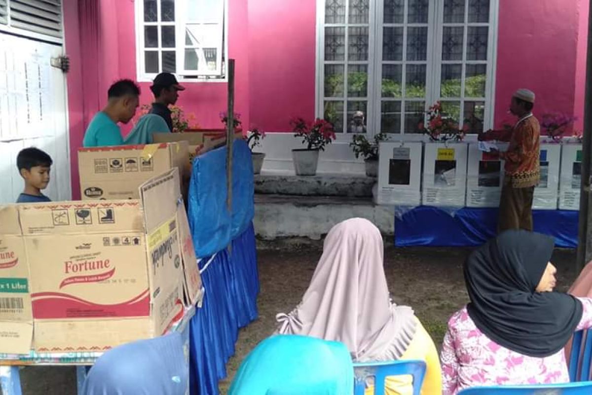 Bengkalis kekurangan logistik Pemilu, bilik suara terpaksa pakai kardus bekas