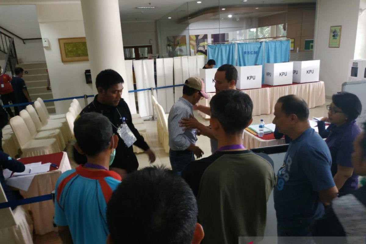 Pasien RSCM Jakarta keluhkan tidak bisa memilih