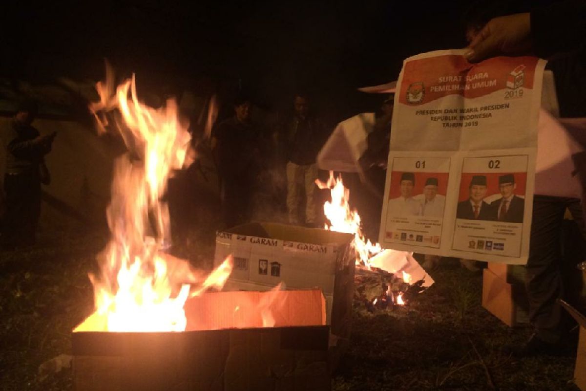 Ribuan surat suara rusak dimusnahkan di Tasikmalaya
