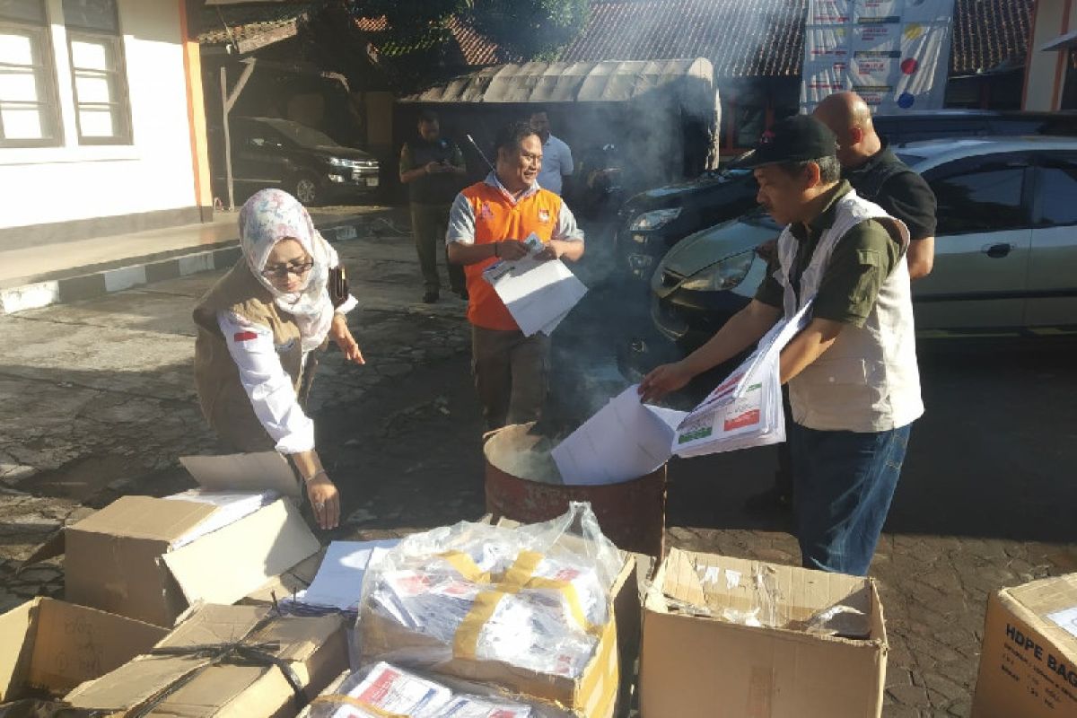 KPU Garut musnahkan ribuan surat suara Pemilu 2019