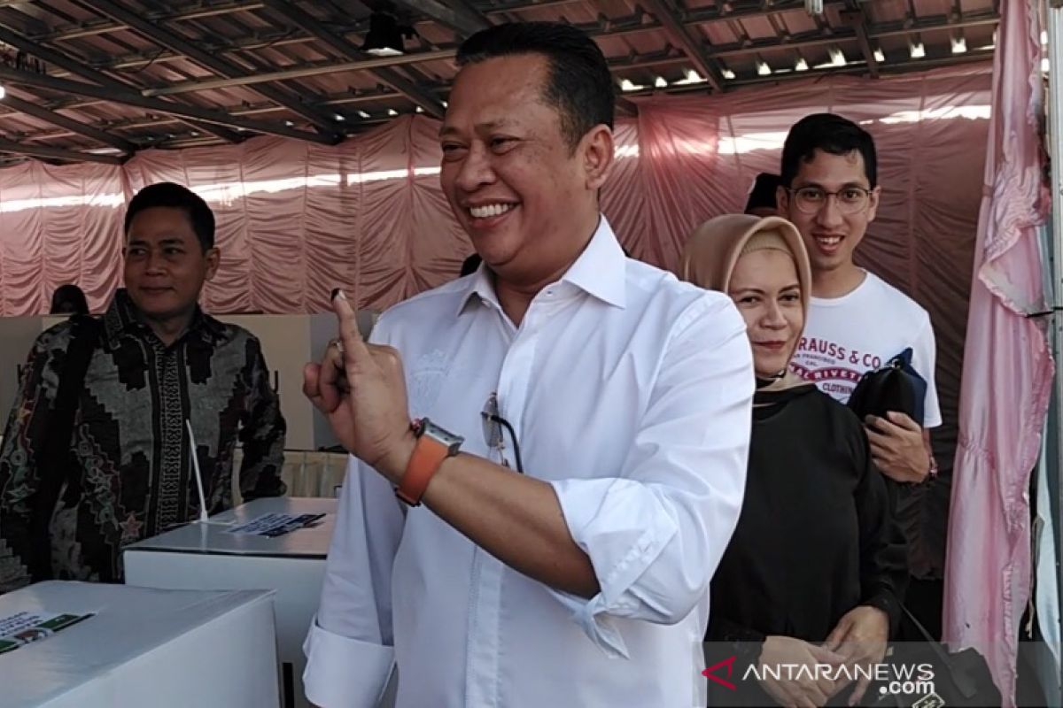 House Speaker along with kin cast ballot in Central Java