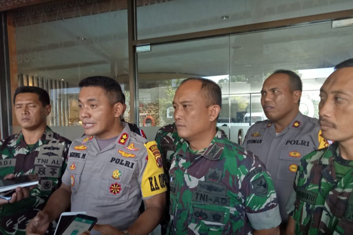 Aparat gabungan Polri dan TNI amankan dua warga picu kericuhan TPS 27 Kwamki Timika