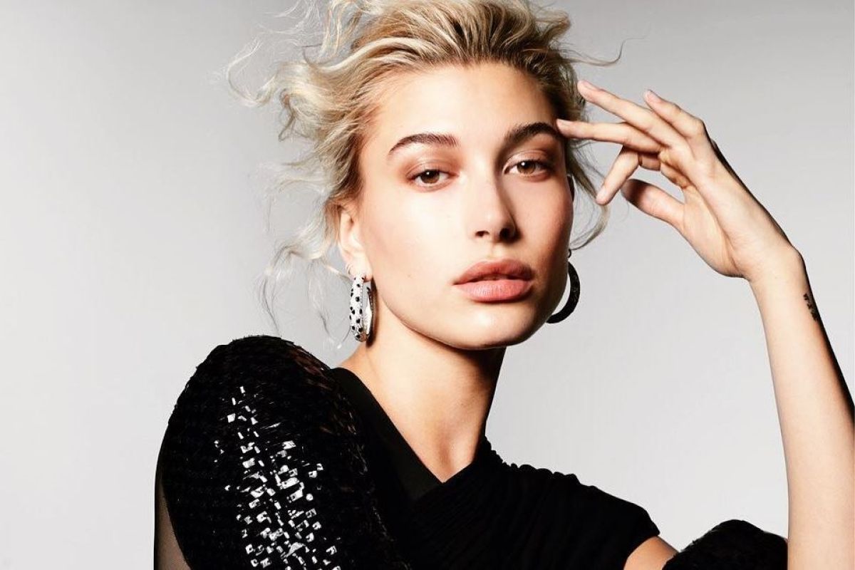 Hailey Bieber patenkan merk "Bieber Beauty"