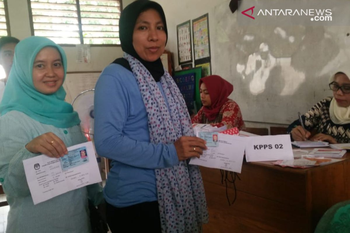 Pemilih menggunakan KTP dapat tambahan waktu hingga 13.30 Wita