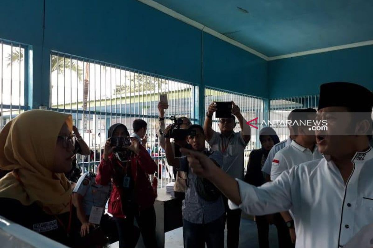 Bupati non aktif Lampung Selatan "mengamuk" tidak bisa nyoblos