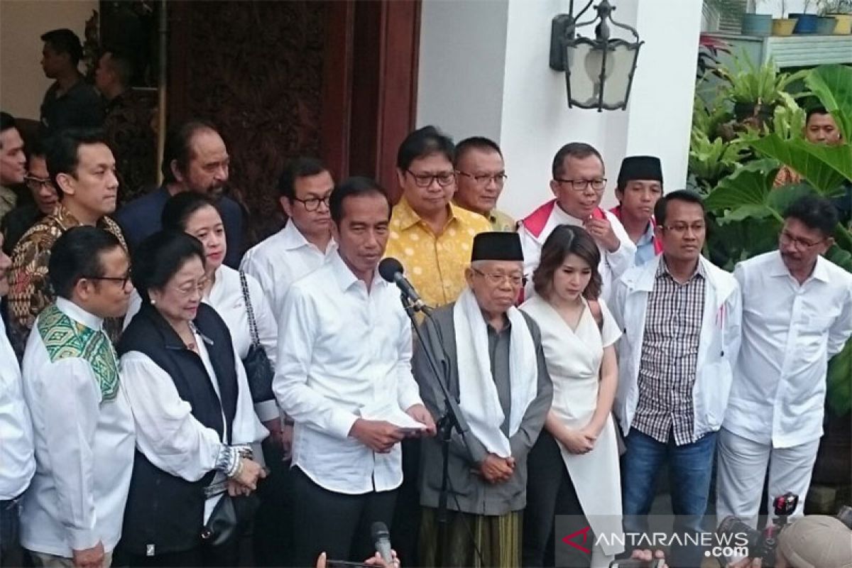 Jokowi tunggu hasil KPU, Prabowo kembali deklarasi kemenangan