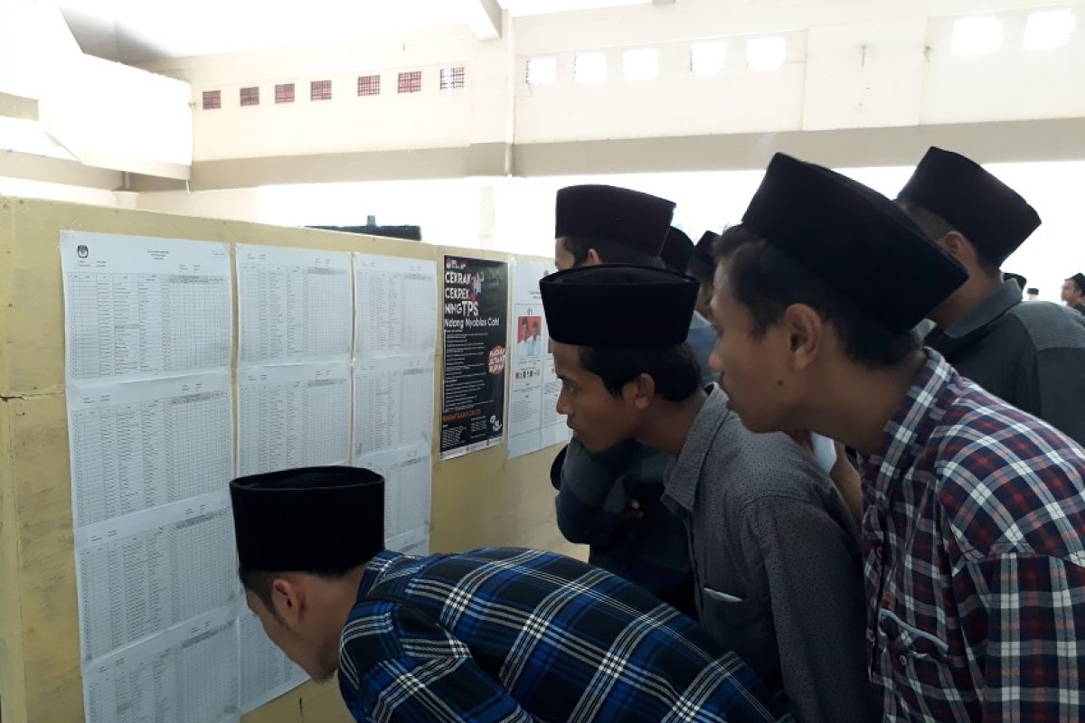 Di Kediri, proses rekapitulasi  suara di tingkat kecamatan dimulai