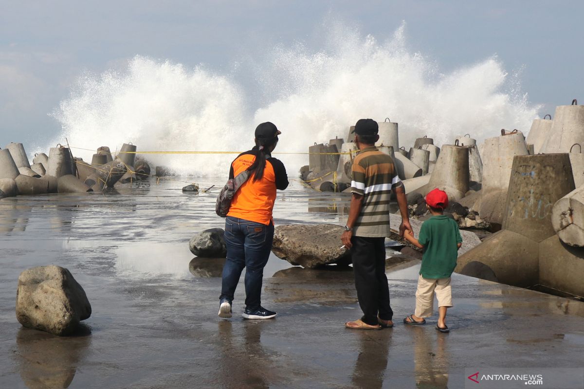 BMKG Yogyakarta imbau nelayan sementara tidak melaut karena gelombang tinggi