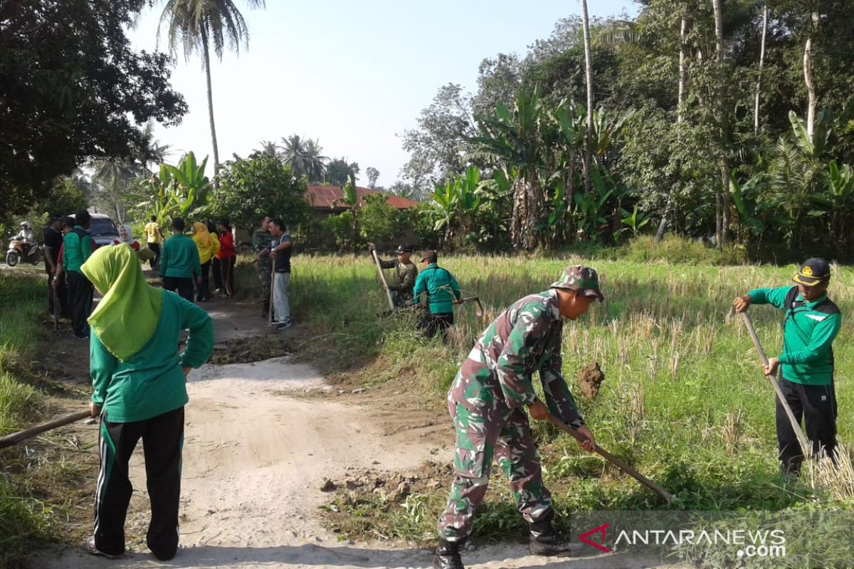 Personel Kodim 0204/DS ajak warga binaan semangat gotong royong