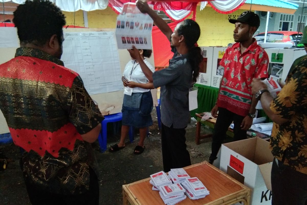 Penghitungan suara pemilu susulan Kota Jayapura belum dipastikan selesai