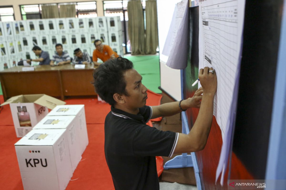 PPK Pangkalbalam rekapitulasi penghitungan suara pemilu