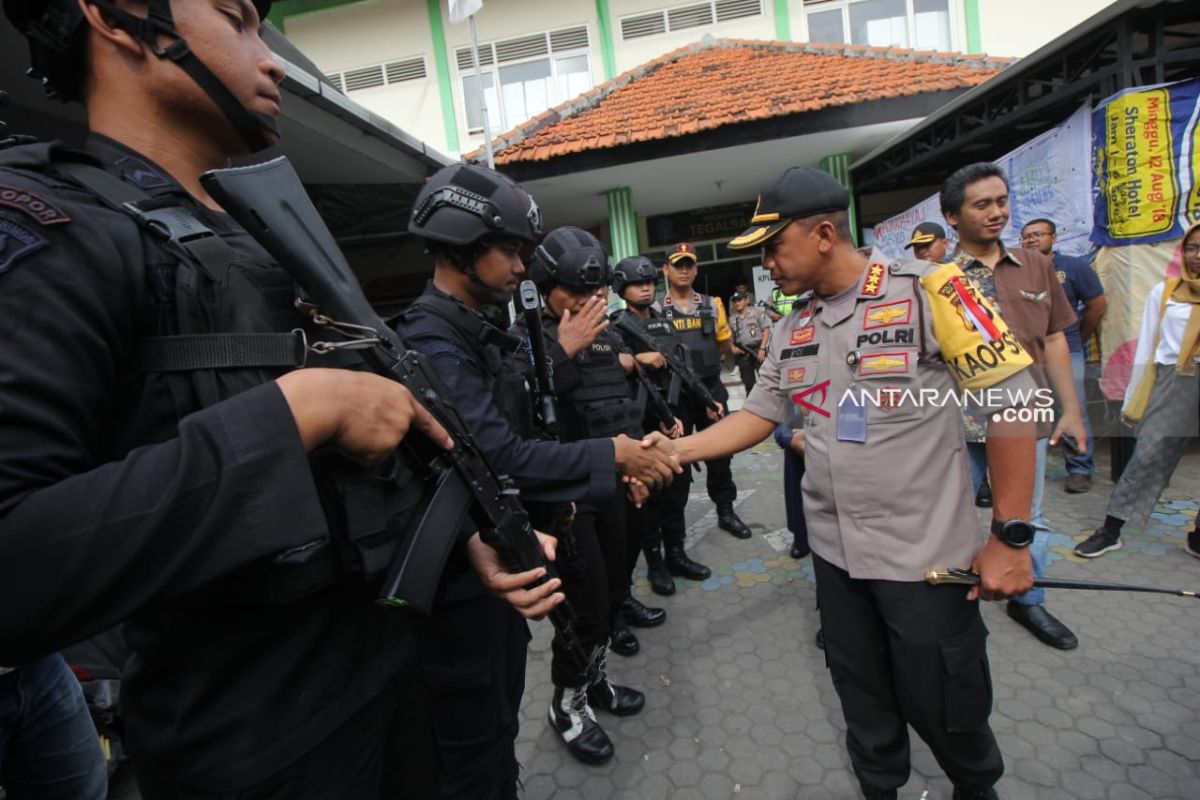 Polisi tambah personel amankan proses rekapitulasi di Surabaya