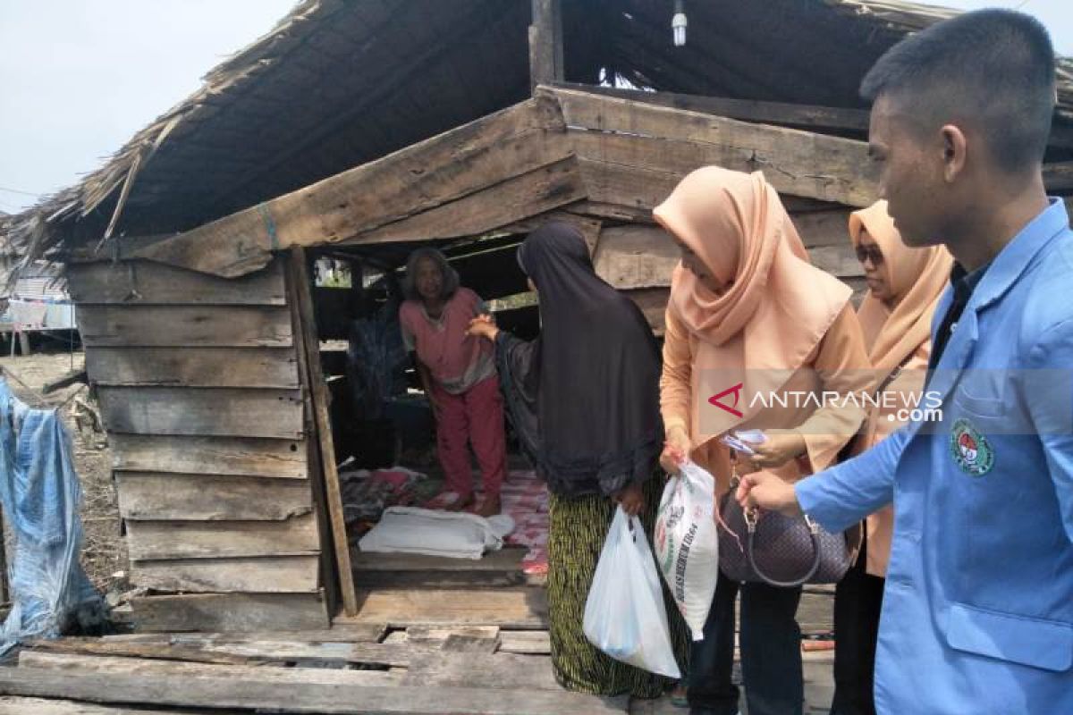 Menyantuni 'kartini-kartini' dhuafa di kampung nelayan Langkat