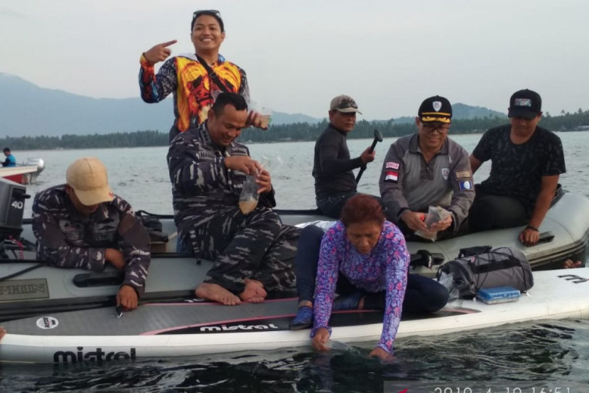 BKIPM Jambi lepasliarkan benih lobster sitaan  di Perairan Natuna