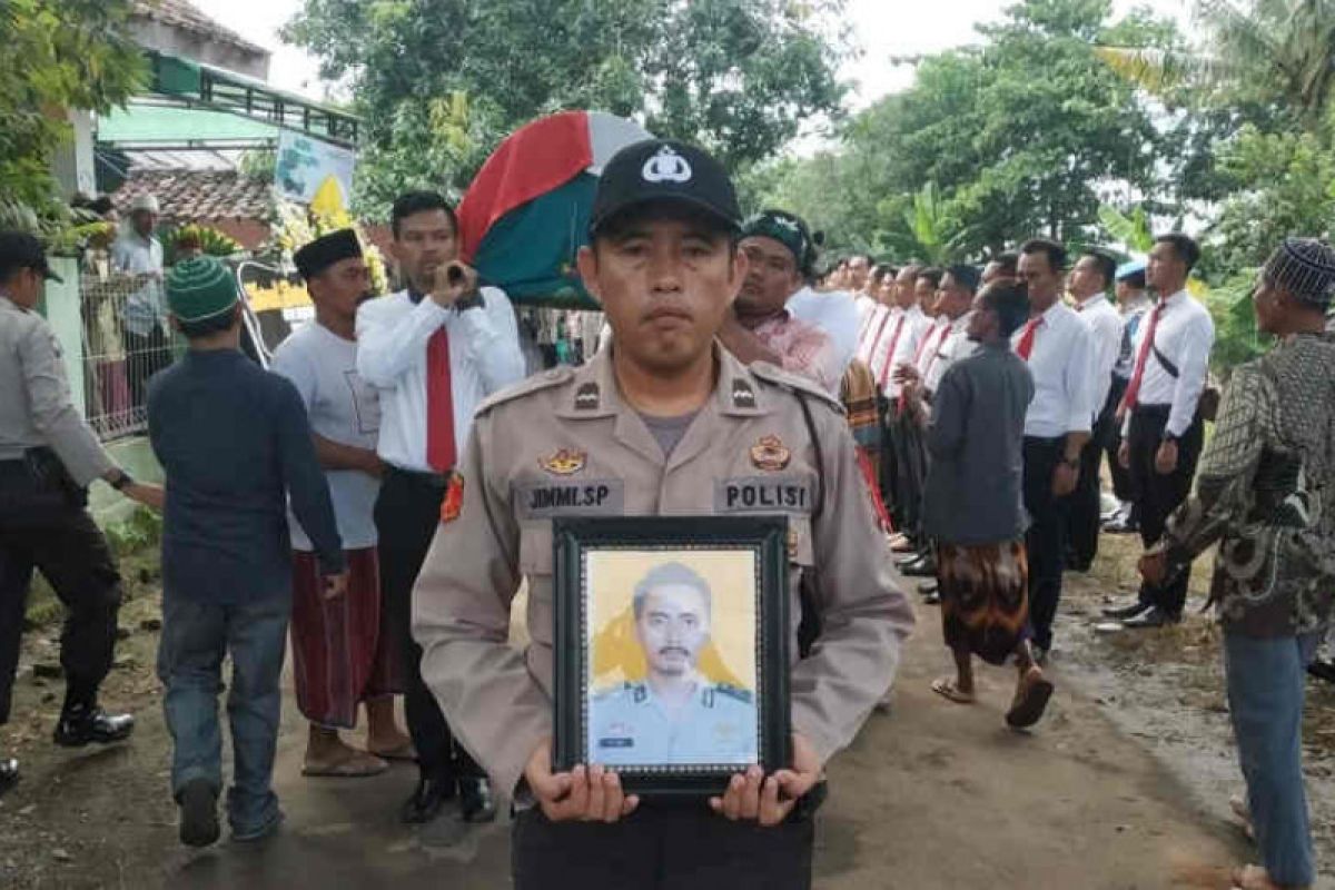 Angota Polres Indramayu tewas tabrakan saat bertugas amankan Pemilu