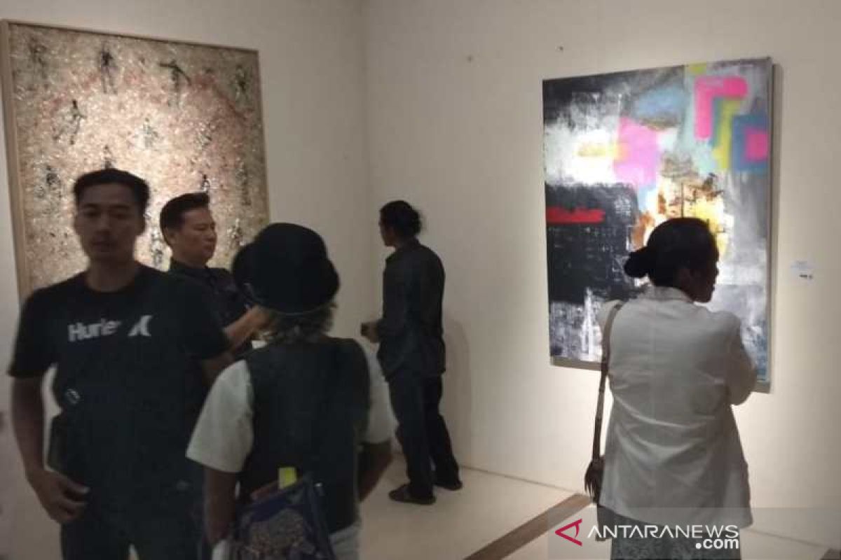 Kelompok Klik pamerkan seni rupa di Candi Borobudur