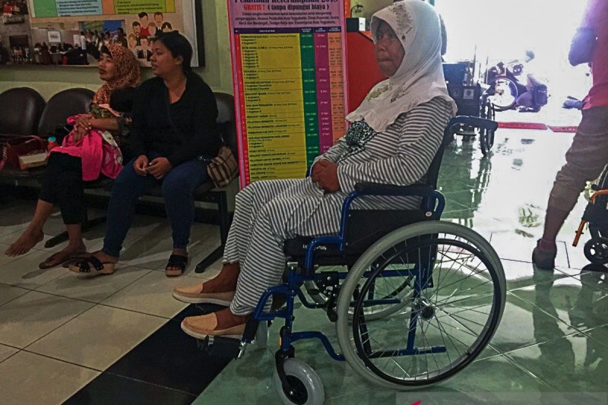 Mukomuko bagikan 20 kursi roda untuk para penyandang disabilitas