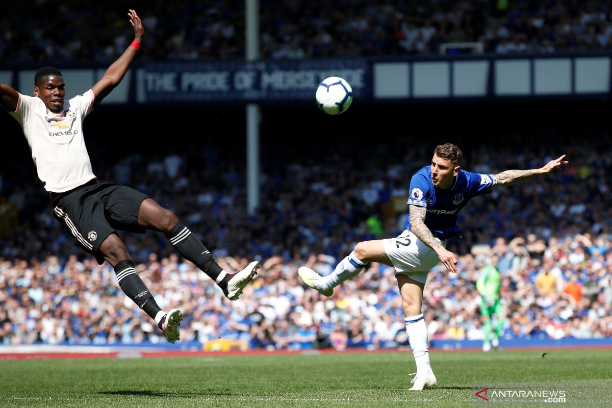 Everton pecundangi MU empat gol tanpa balas