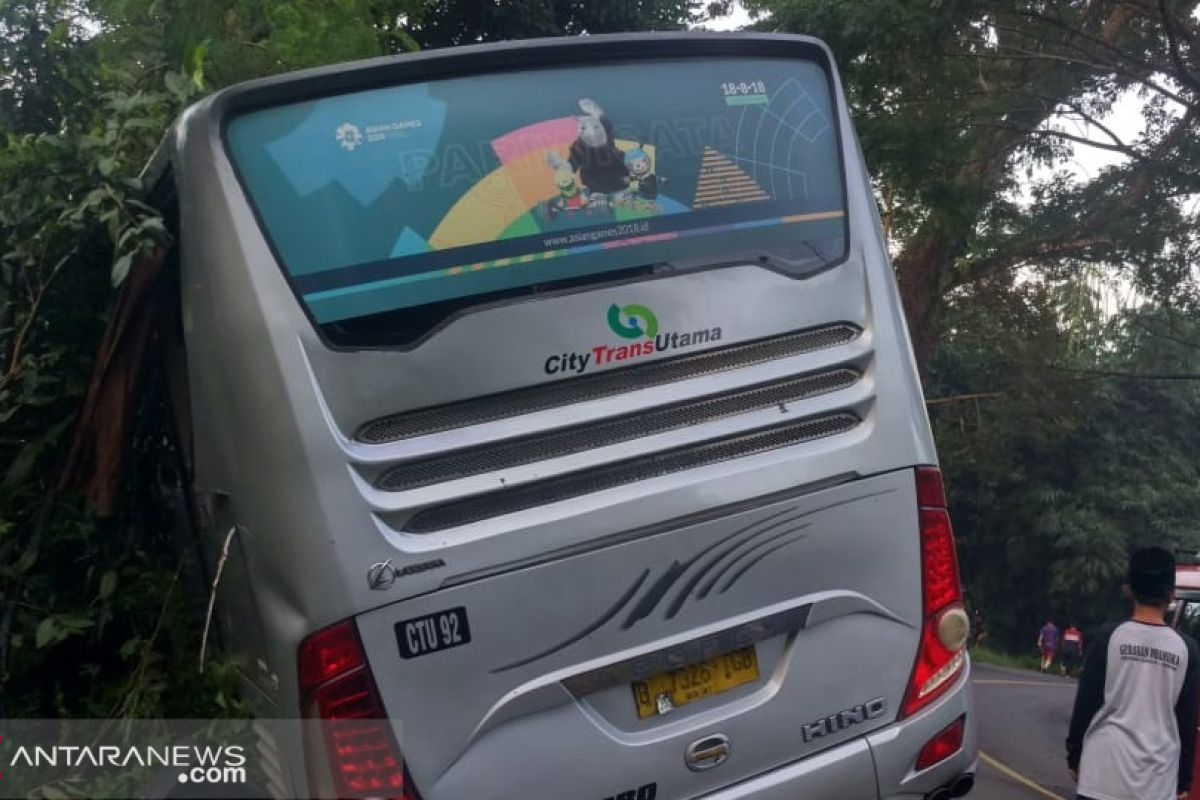 Dua tewas dan puluhan luka akibat kecelakaan bus pengangkut pelajar