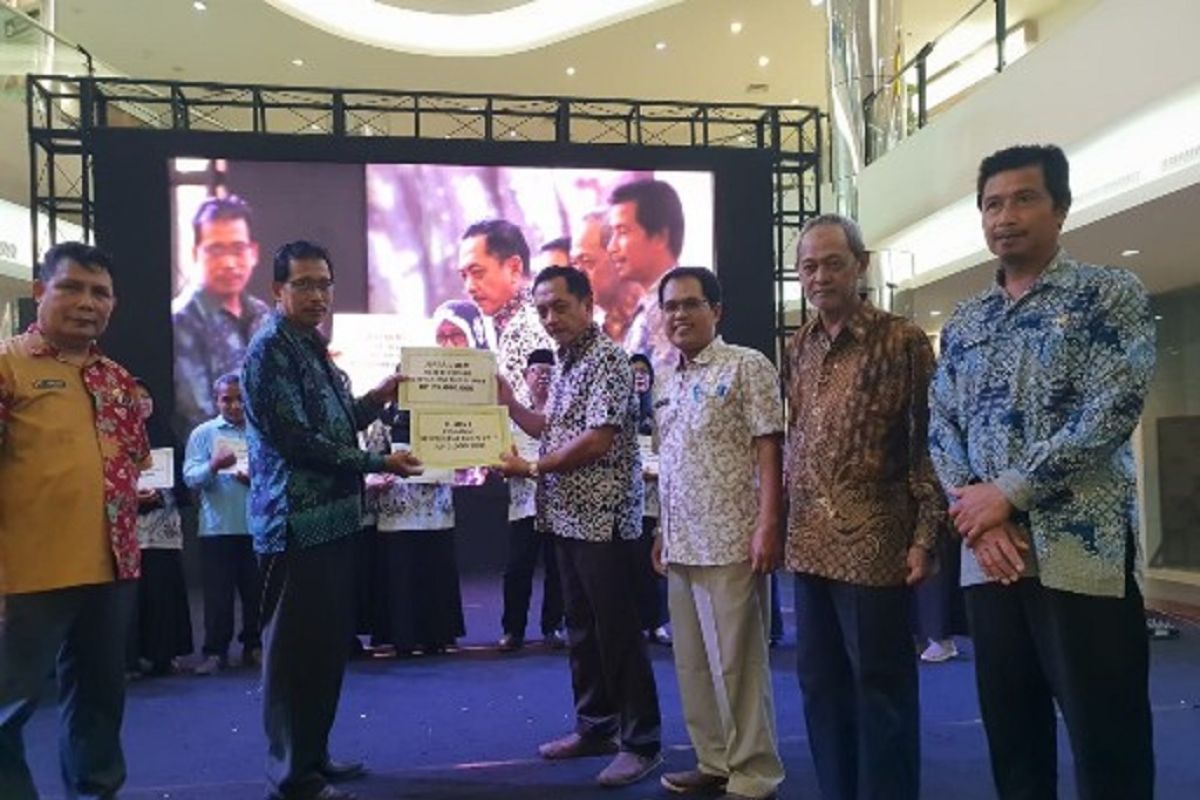 Guru berprestasi Singkawang dapat hadiah umroh