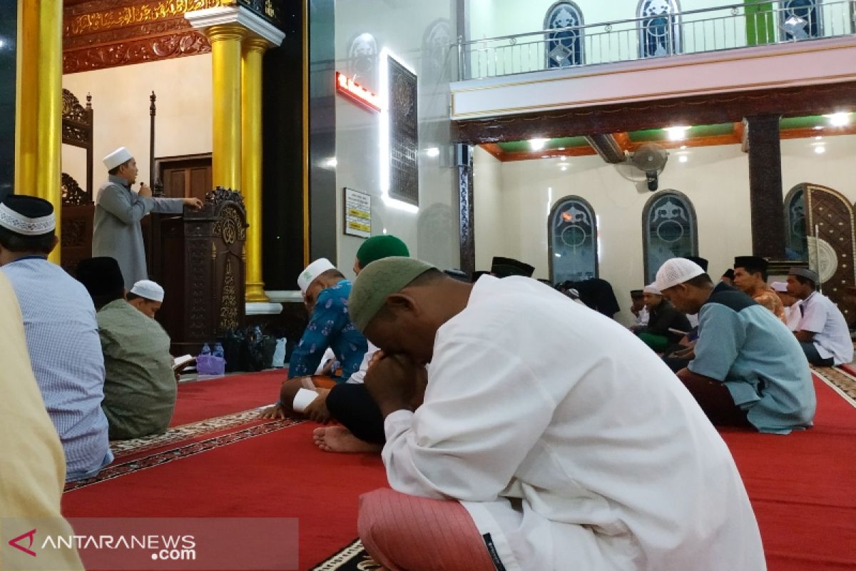 Malam Nisfu Sya'ban, warga Sampit doakan kedamaian negeri