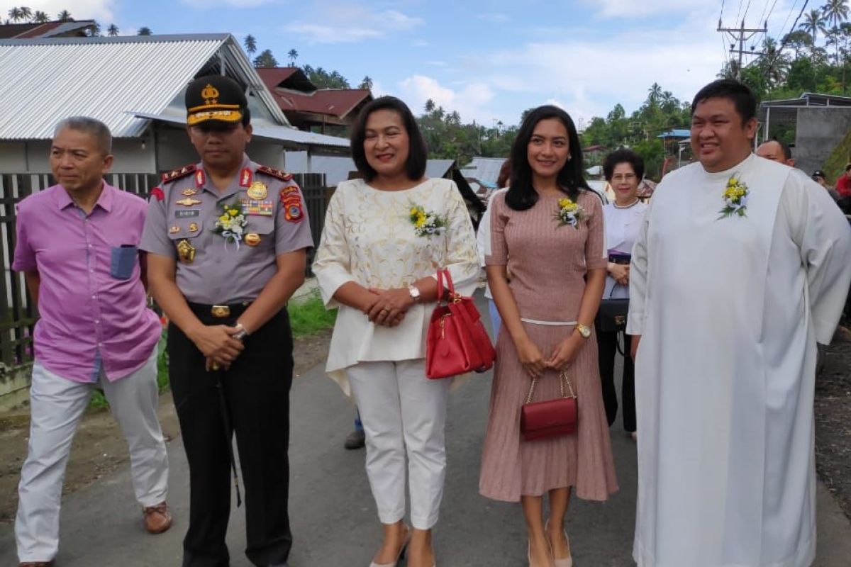 Kapolda Sulut Paskah bersama umat Paroki BHKY Rumengkor