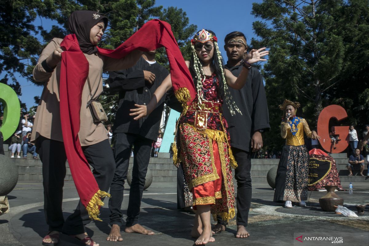 Peringati Hati Kartini dengan menari selama 21 jam