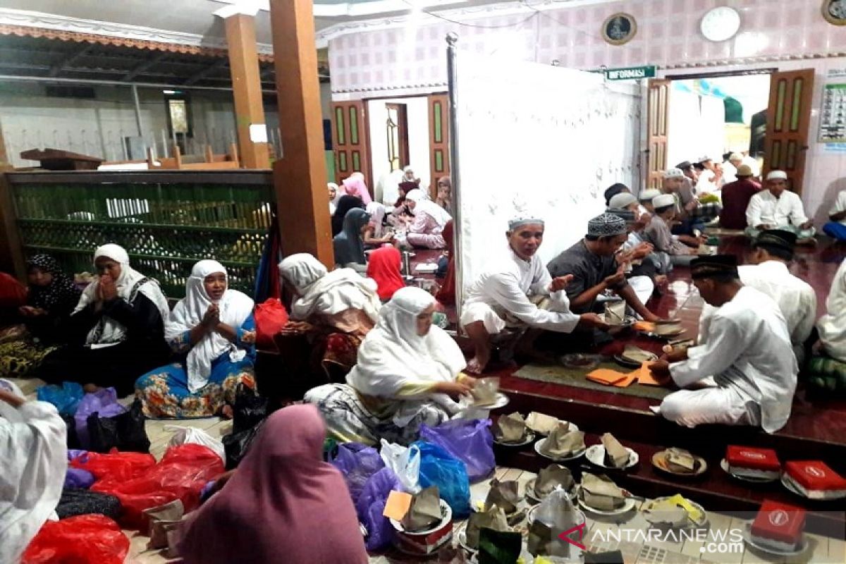 Tradisi Unik Masyarakat Paringin Sambut Malam Nisfu Sya'ban