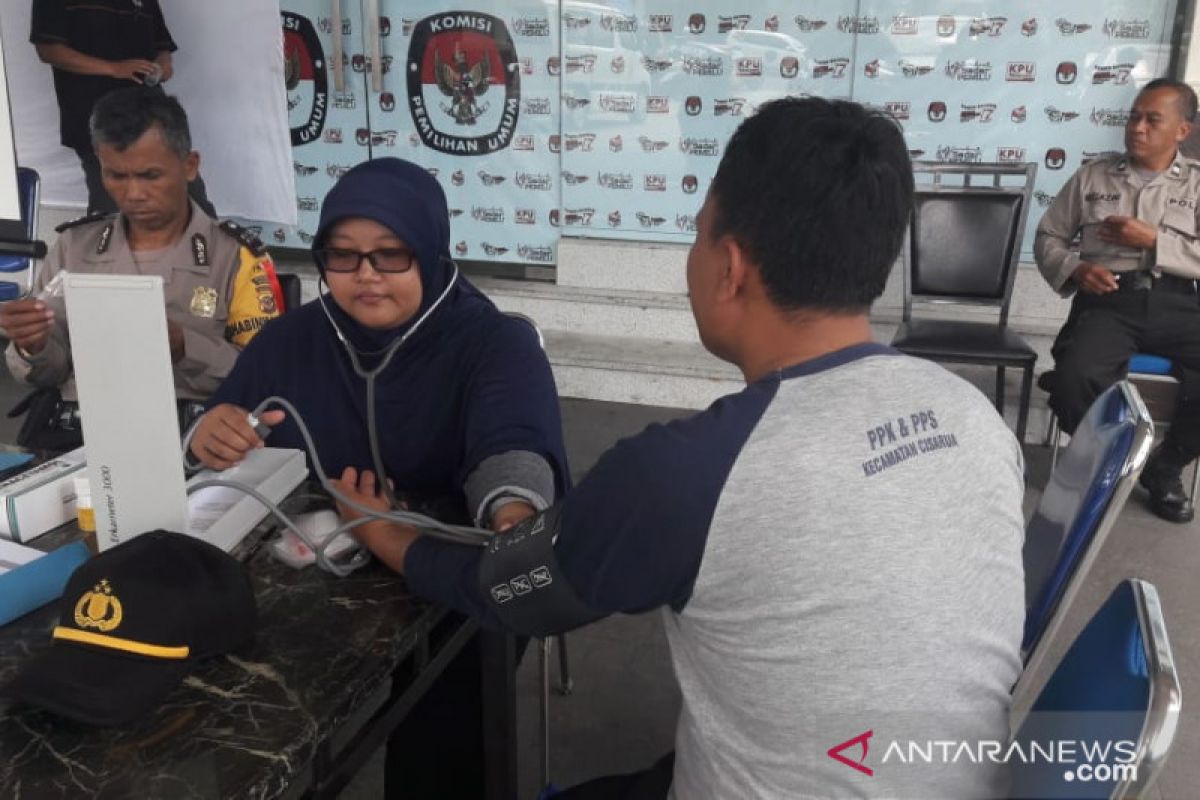 Banyak petugas KPPS pingsan, Pemkab Bogor sediakan tim medis