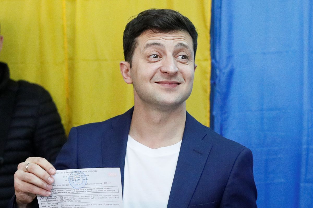 Pelawak memenangi pemilihan presiden di Ukraina