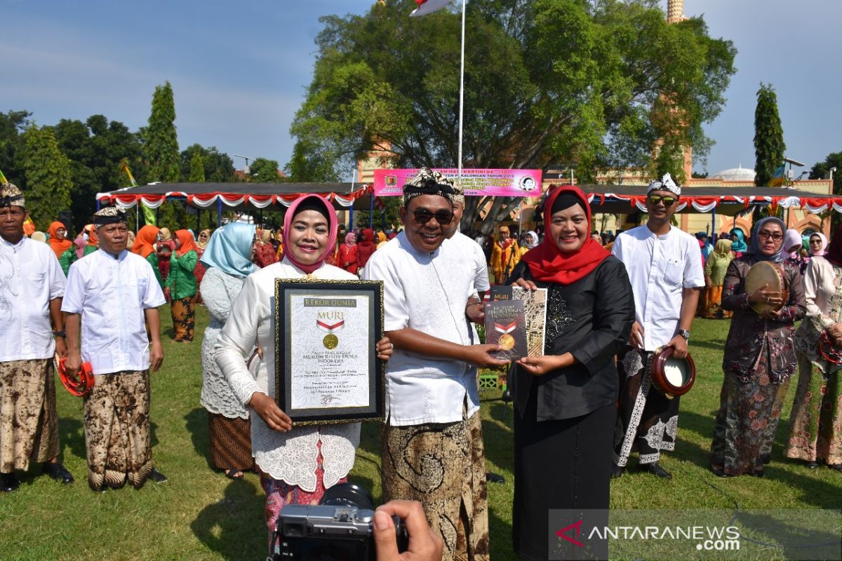 Ribuan warga Pekalongan bershalawat sambut Hari Kartini