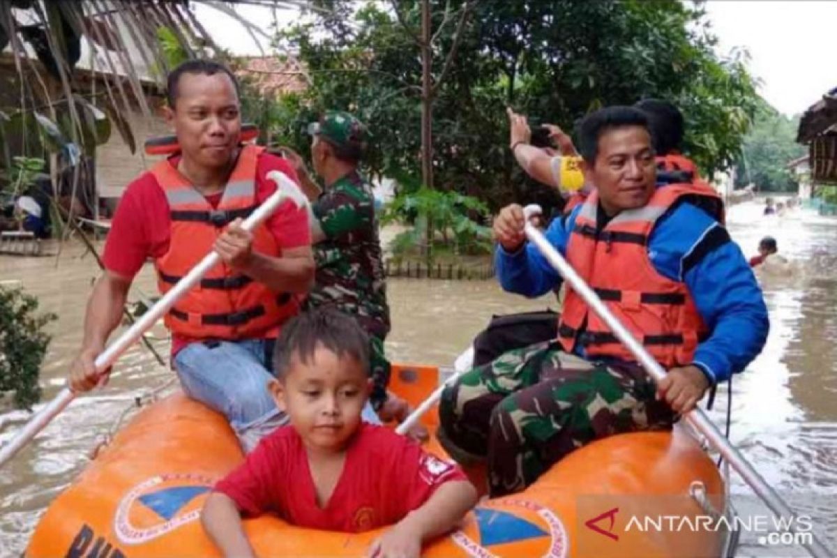 Sedikitnya 72 rumah terendam banjir akibat meluapnya Kali Cibeet, Bekasi