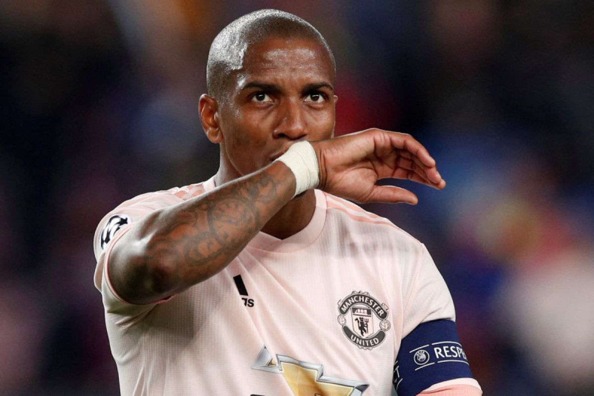 Inter Milan lobi Manchester United inginkan Ashley Young