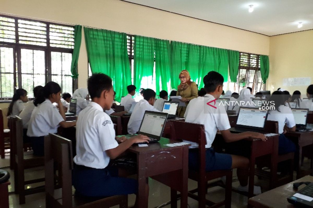 Komputer kurang, SMPN 6 Palangka Raya terpaksa pinjam dengan sekolah lain