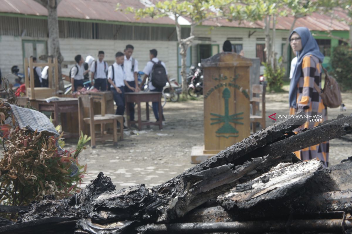 Persiapkan UNBK, bangunan sekolah di HST malah terbakar