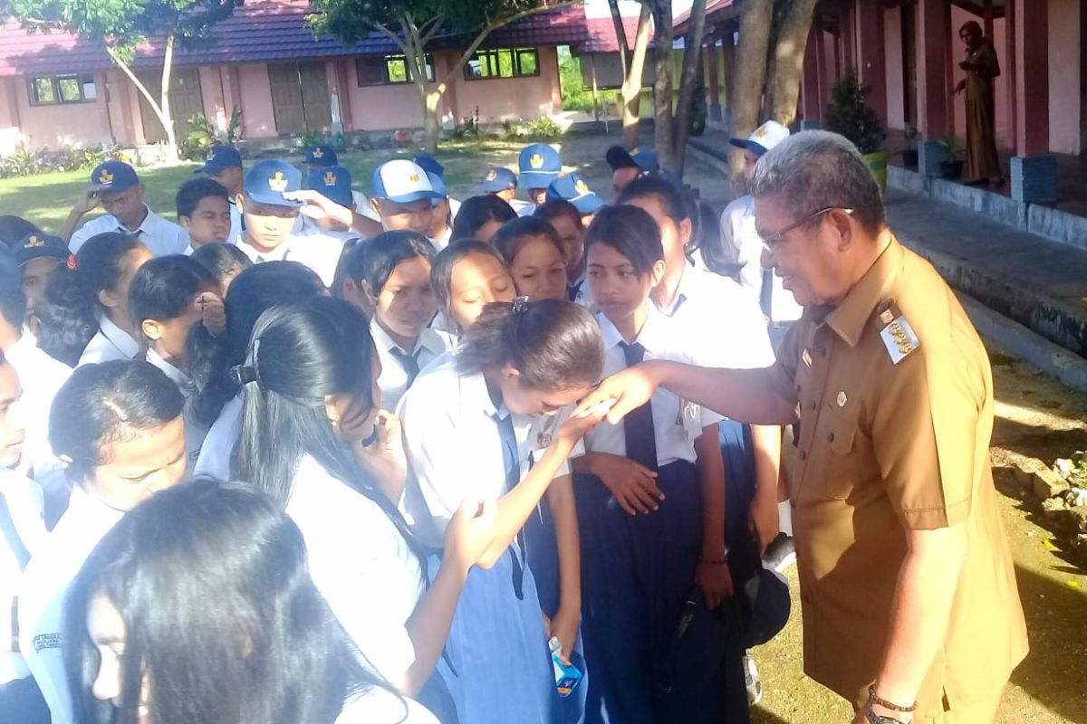 Bupati Maluku Tenggara ajak kembangkan pendidikan