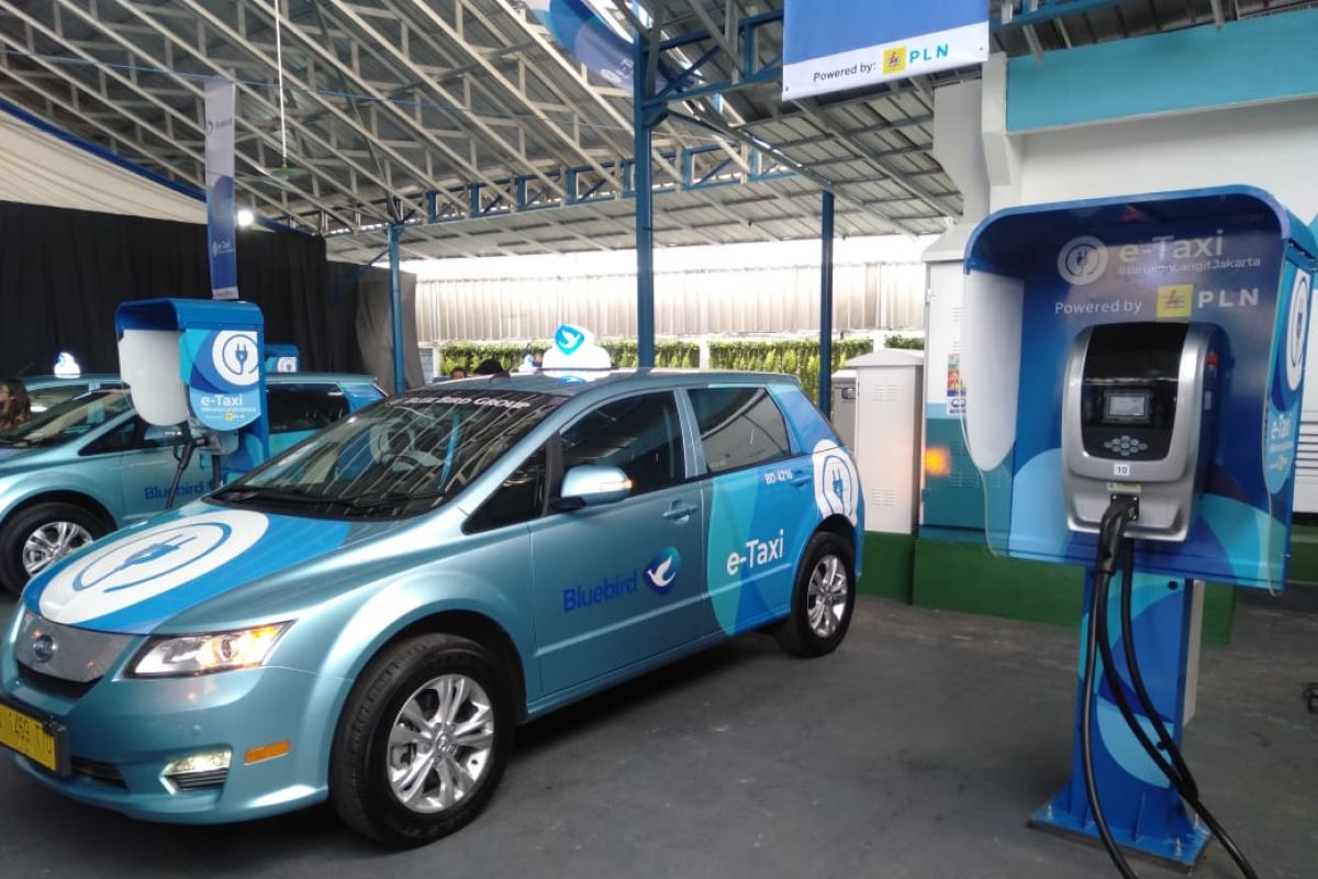 PLN pasok kelistrikan E-Taxi Blue Bird