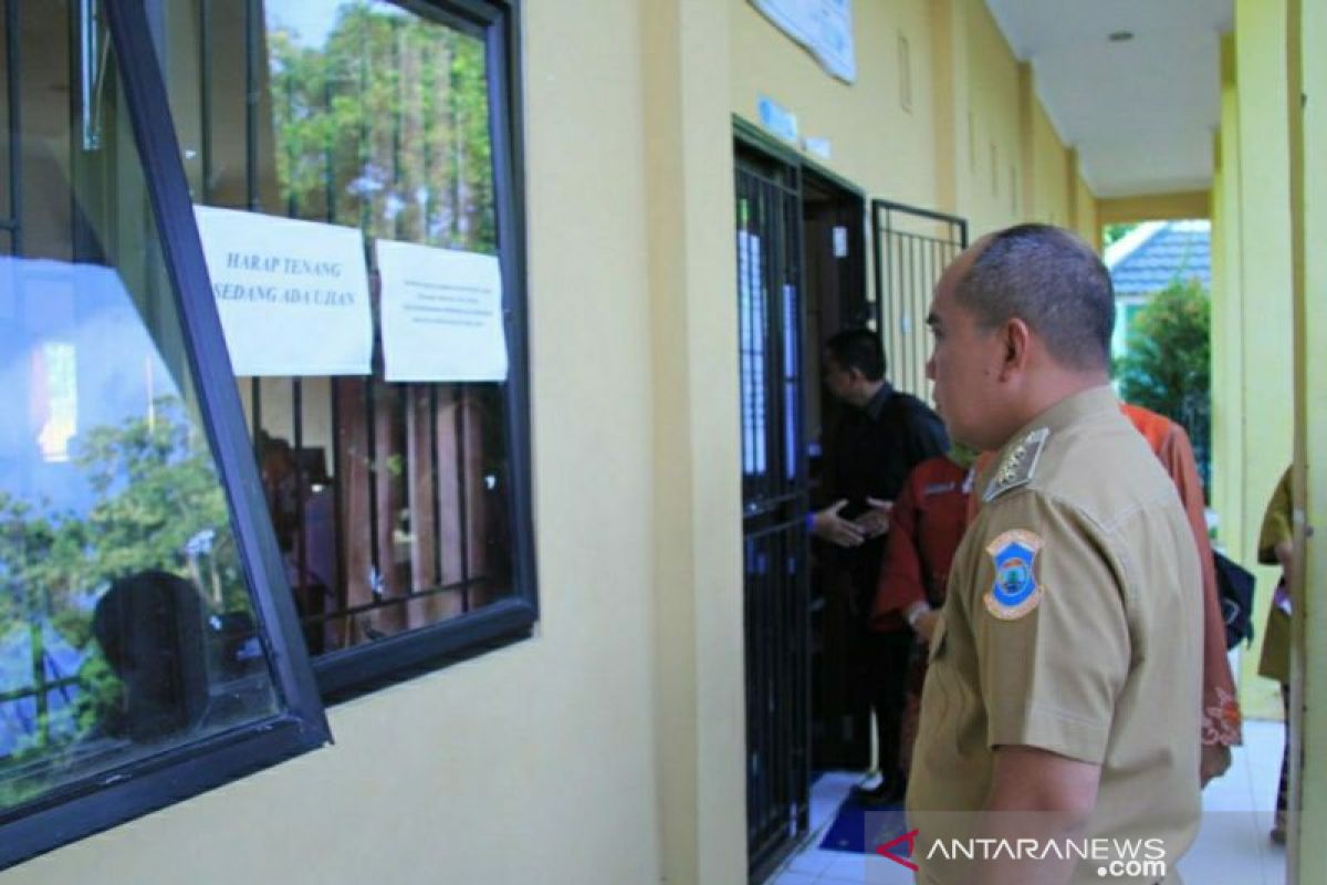 Wali Kota Pangkalpinang tinjau pelaksanaan UNBK