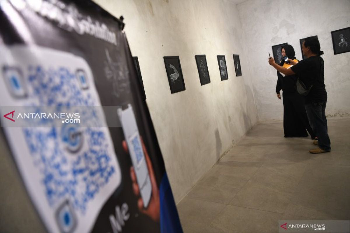 Pameran lukisan digital hadir di Surabaya