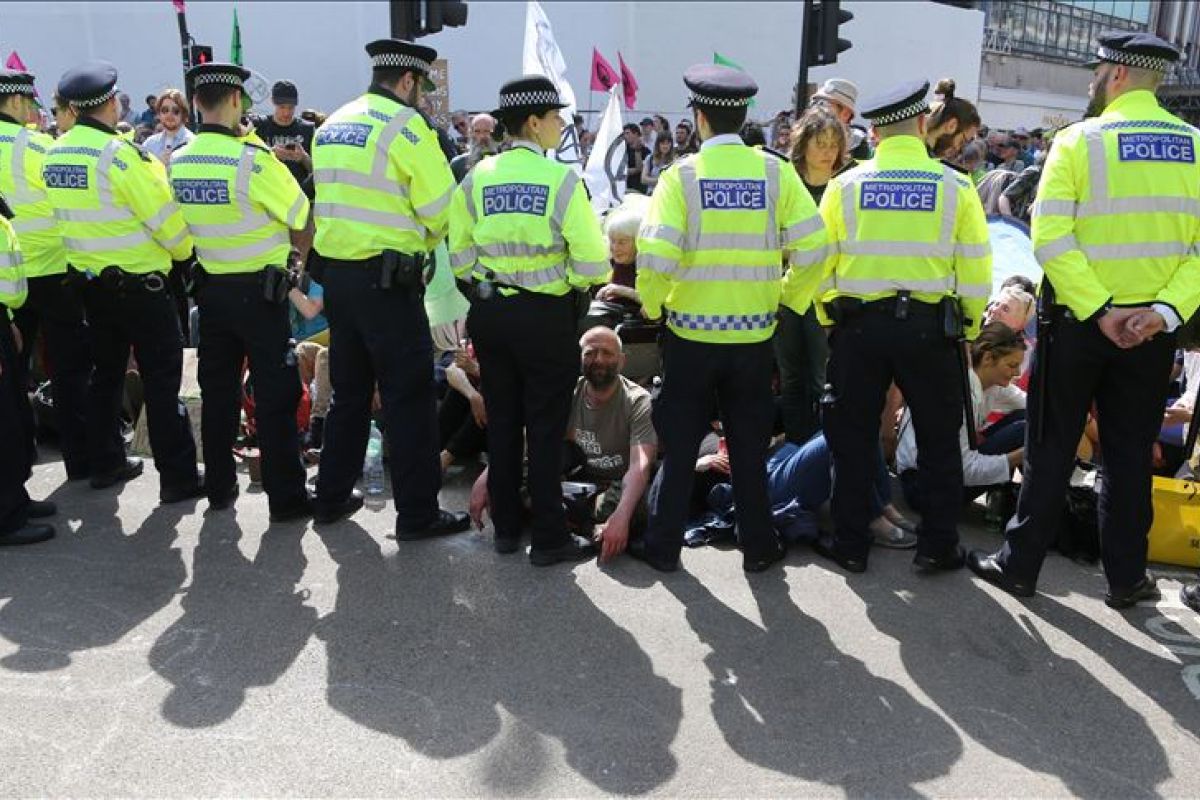 1.000 orang ditangkap polisi Inggris terkait protes lingkungan hidup