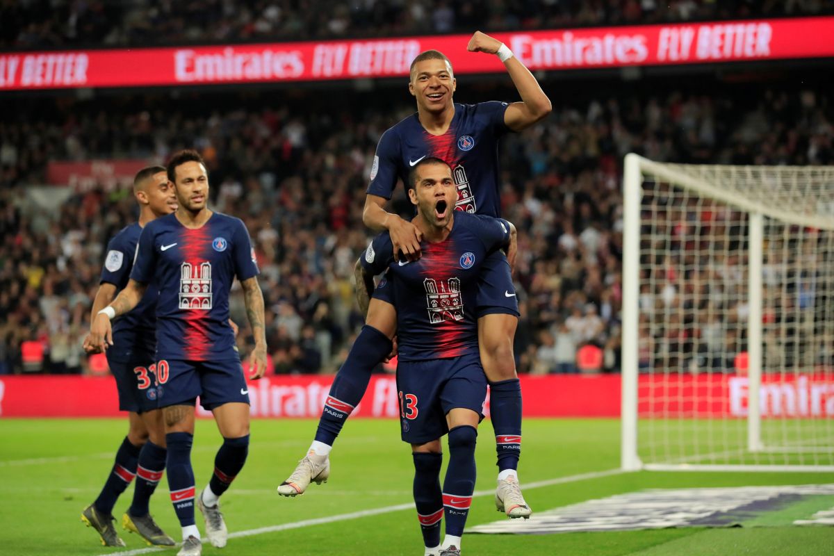 Liga Prancis: Bek Paris Saint-Germain Dani Alves ingin hijrah ke Liga Inggris