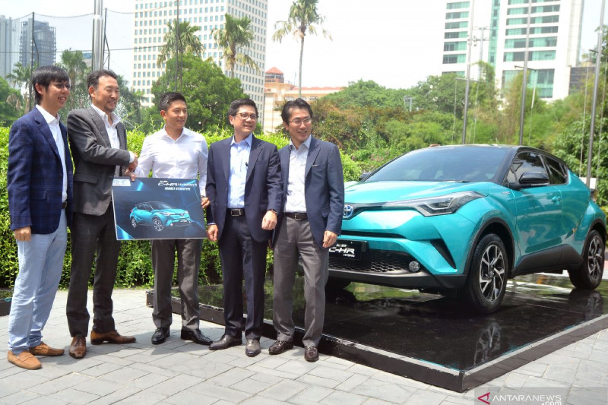 Toyota CH-R Hybrid dipatok laku 40 unit tiap bulan